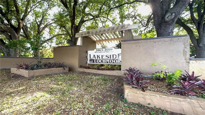 2069 W Lakeview  BLVD, North Fort Myers, FL 33903