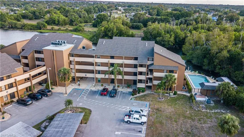 2069 W Lakeview  BLVD, North Fort Myers, FL 33903