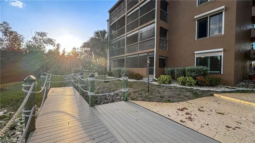 2069 W Lakeview  BLVD, North Fort Myers, FL 33903