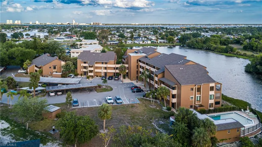2069 W Lakeview  BLVD, North Fort Myers, FL 33903