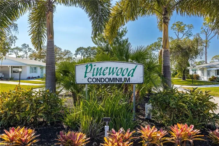 13 Pinewood Blvd, Lehigh Acres, Florida 33936