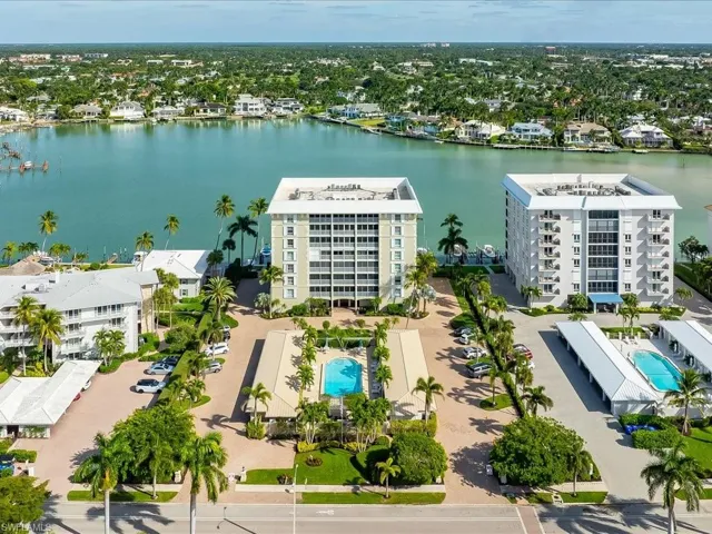 Bird's eye view of a pool area and a large body of water