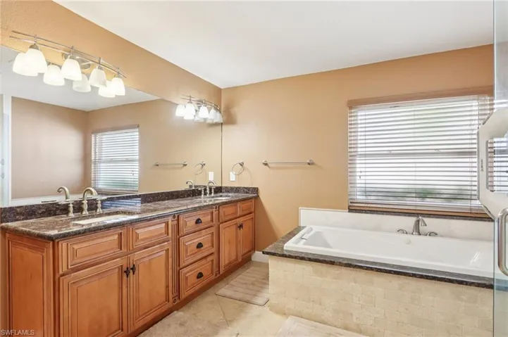 5118 Harrogate Ct, Naples, Florida 34112