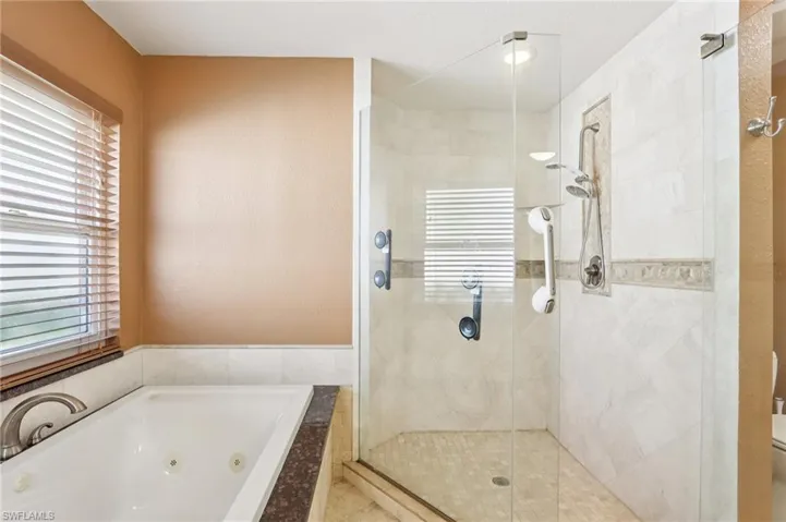 5118 Harrogate Ct, Naples, Florida 34112