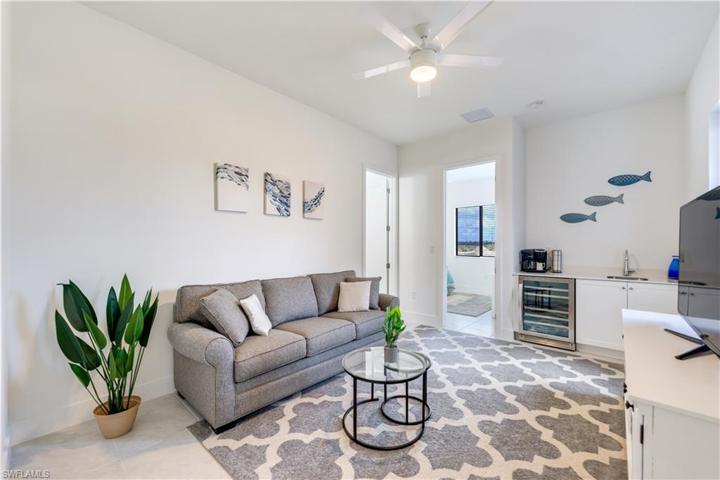 Casita Living Room & Kitchenette