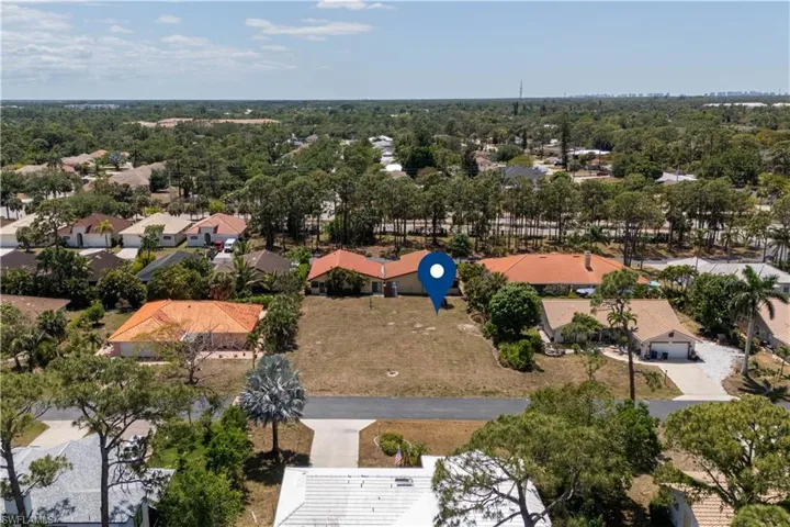 Birds eye view of property featuring a residential view