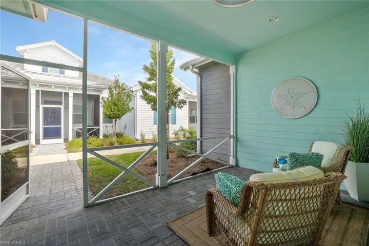 Sunroom / solarium with a patio