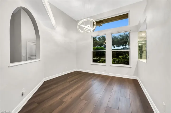 Volume ceilings, wood-finish flooring