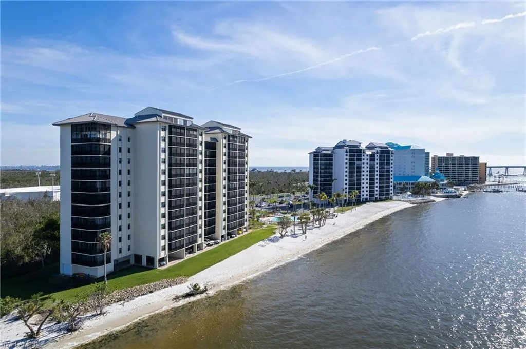 17080 Harbour Point DR, Fort Myers, FL 33908,225005006