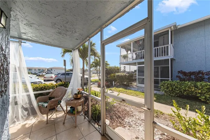 256  Palm  DR, Naples, FL 34112