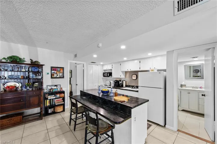 256  Palm  DR, Naples, FL 34112