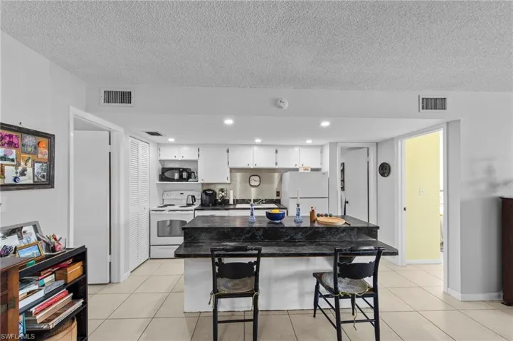 256  Palm  DR, Naples, FL 34112