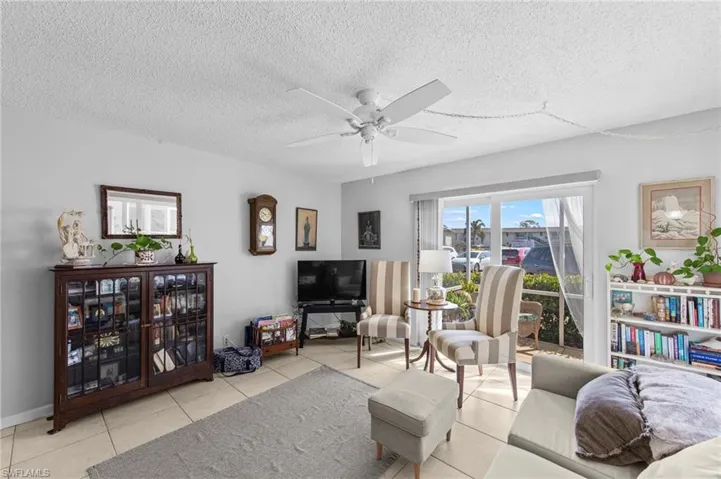 256  Palm  DR, Naples, FL 34112