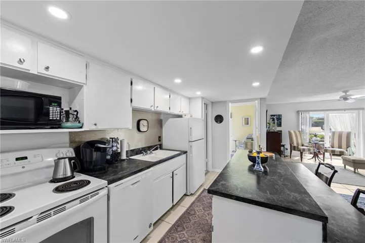 256  Palm  DR, Naples, FL 34112