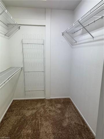 Mater walk-in closet 32