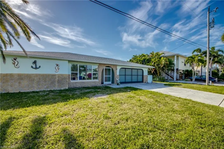 2757  Geary  ST, Matlacha, FL 33993
