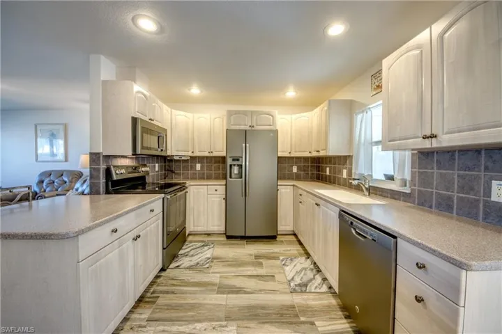 2757  Geary  ST, Matlacha, FL 33993