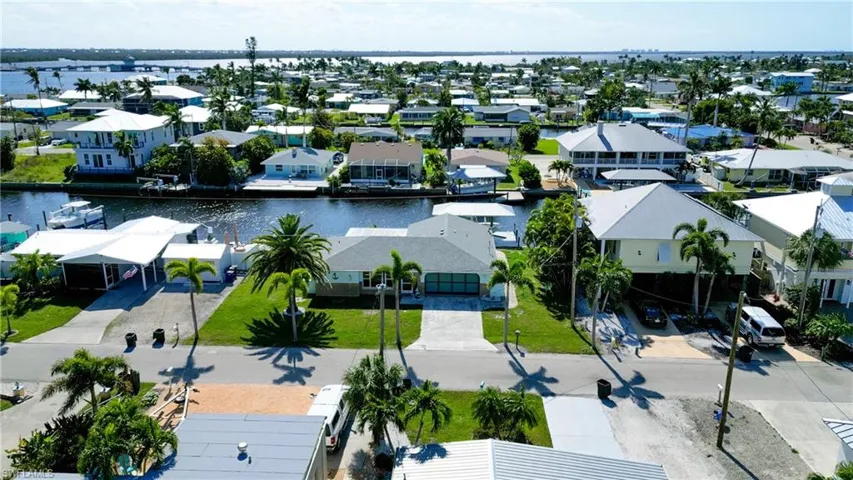 2757  Geary  ST, Matlacha, FL 33993