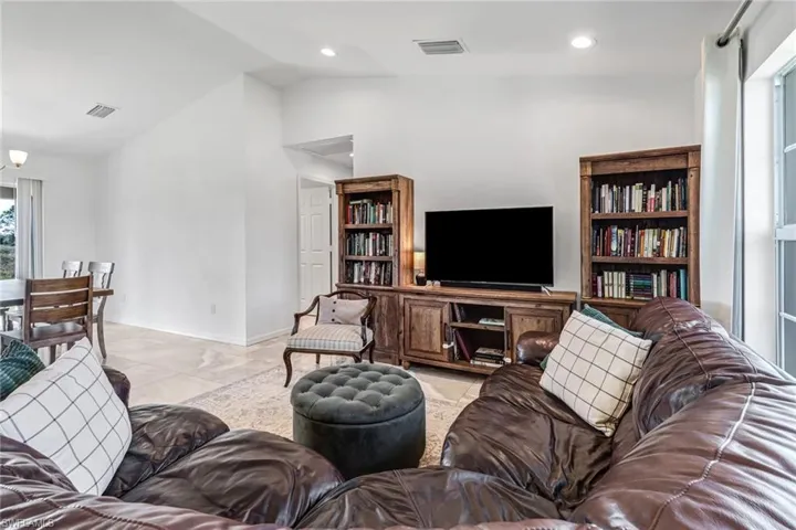 4270  64th NE AVE, Naples, FL 34120