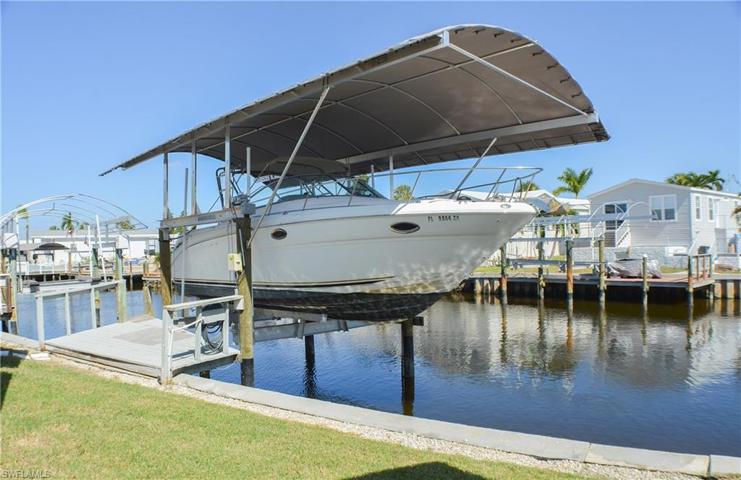 16,000 lb boat lift with canopy!