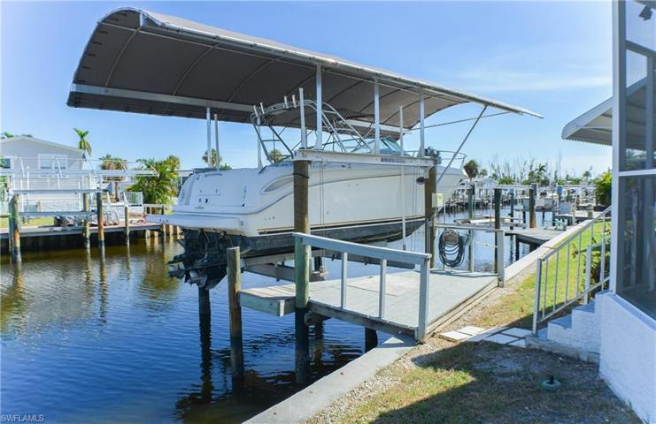 16,000 lb boat lift with canopy!