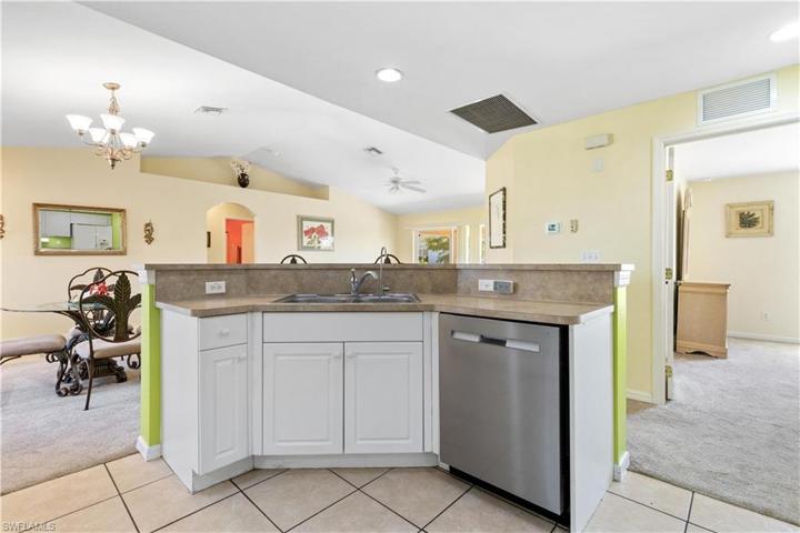2816 NW 25th TER, CAPE CORAL FL 33993