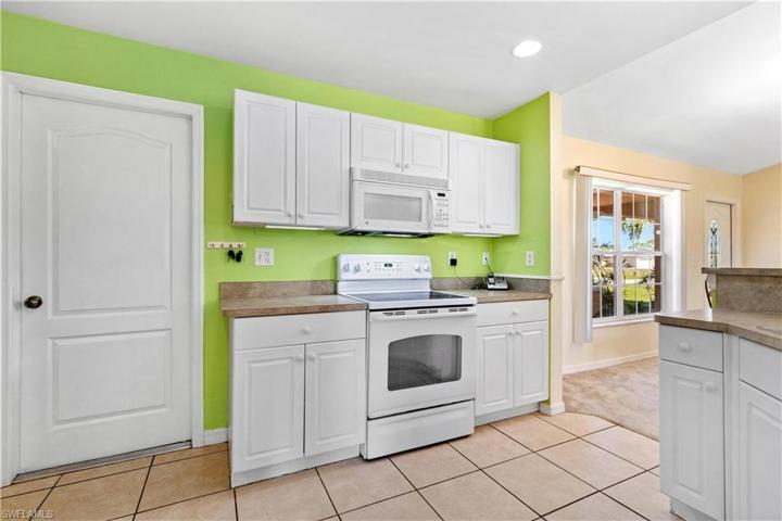 2816 NW 25th TER, CAPE CORAL FL 33993