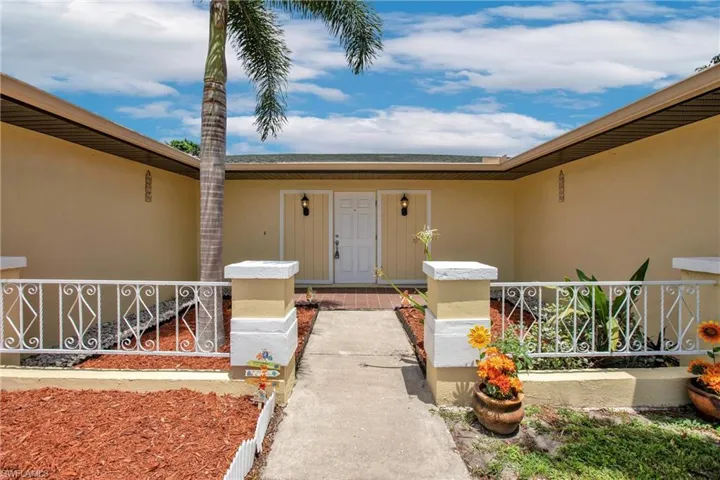 View of exterior entry featuring Courtyard