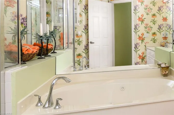 1000 L Ambiance Cir 201, Naples, Florida 34108