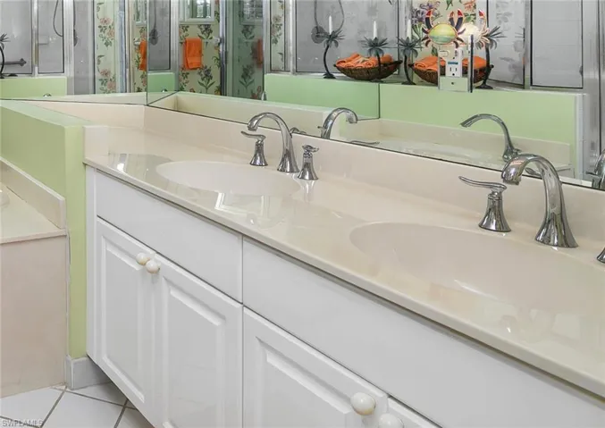 1000 L Ambiance Cir 201, Naples, Florida 34108