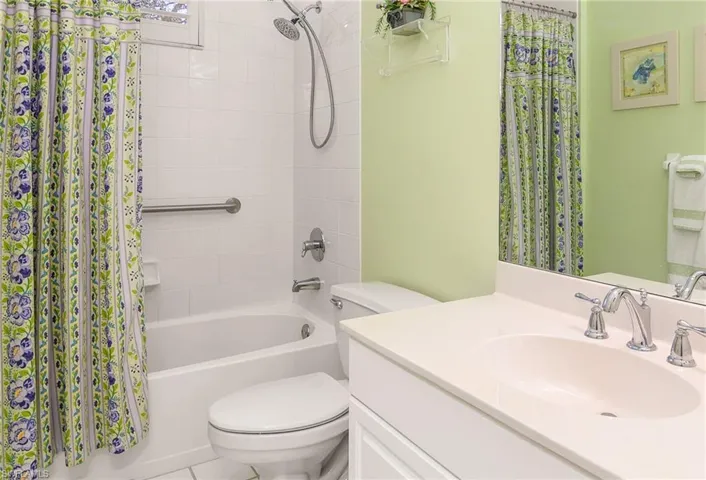 1000 L Ambiance Cir 201, Naples, Florida 34108