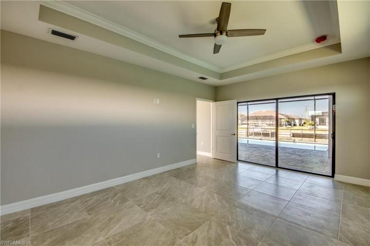 Master bedroom with exit to Lanai