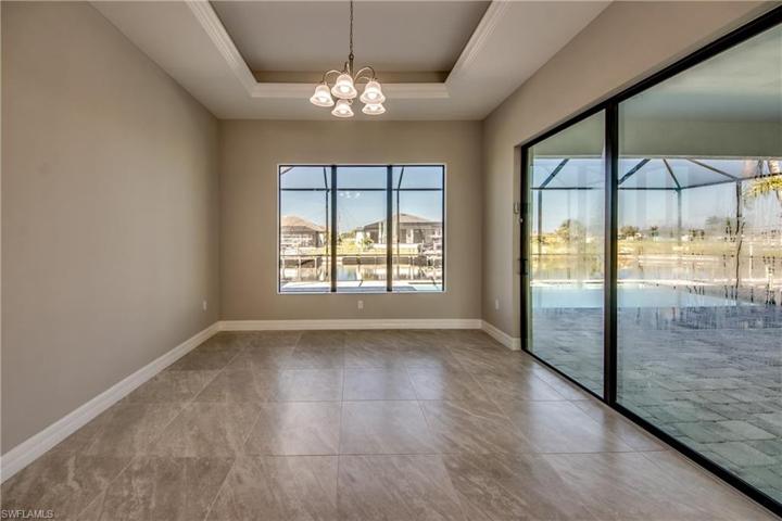 Dining room to Lanai