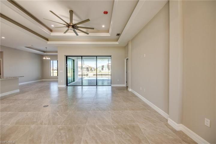 Gret room from entry