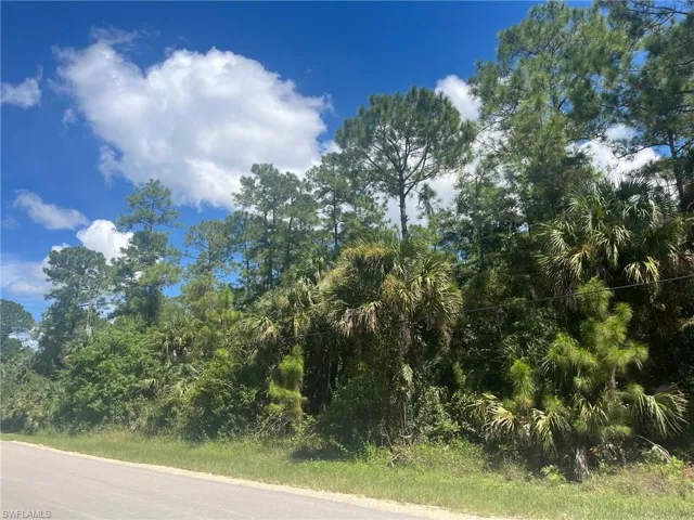 4th NE ST, Naples, FL 34120