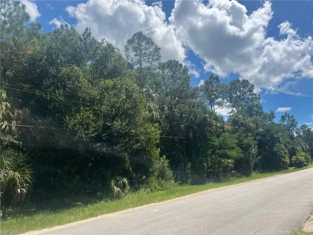 4th NE ST, Naples, FL 34120