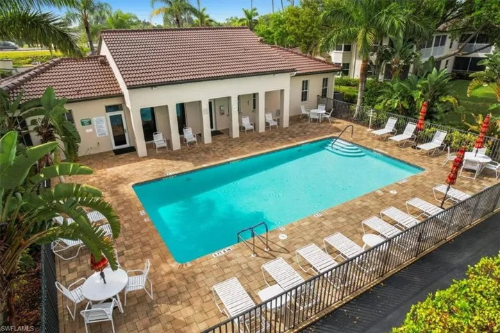 400  Diamond  CIR, Naples, FL 34110