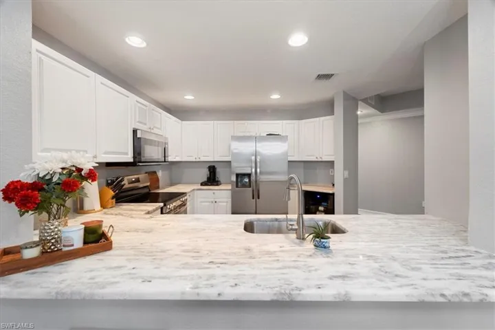 400  Diamond  CIR, Naples, FL 34110