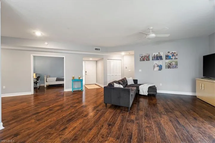 400  Diamond  CIR, Naples, FL 34110