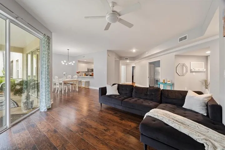400  Diamond  CIR, Naples, FL 34110