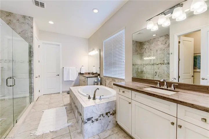 9335 Woodhurst Dr, Naples, Florida 34120