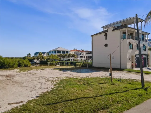 View of home's community with a yard and a residential view