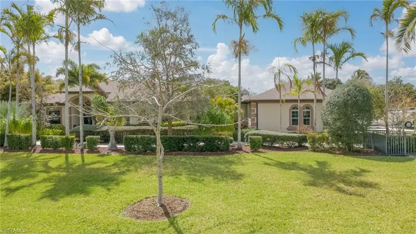 Ranch-style house featuring a front yard and stucco siding