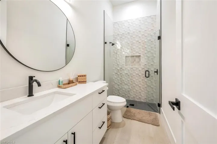 681  93rd N AVE, Naples, FL 34108