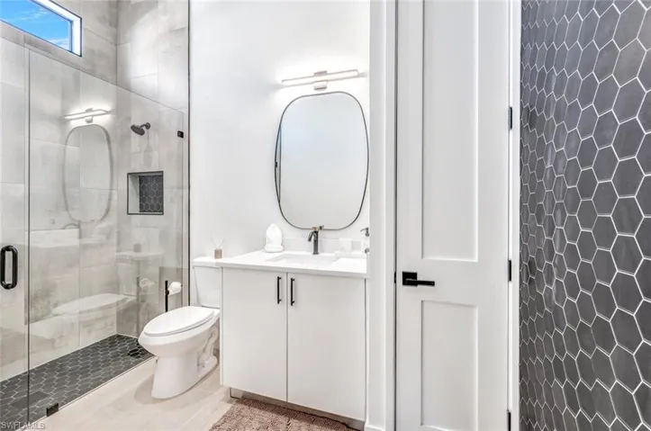 681  93rd N AVE, Naples, FL 34108