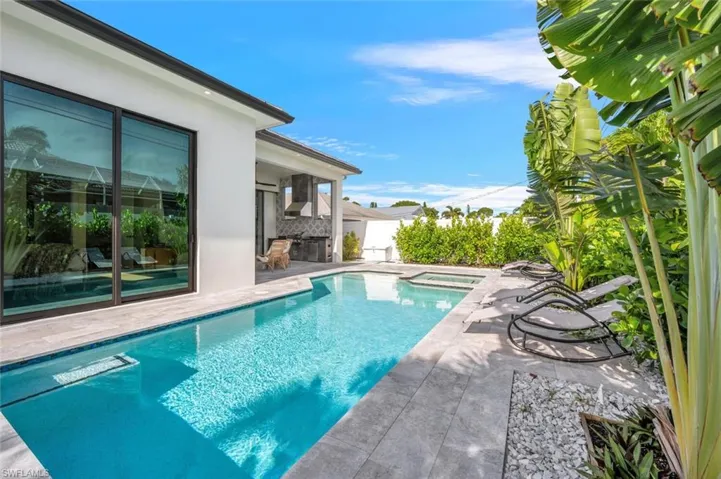 681  93rd N AVE, Naples, FL 34108