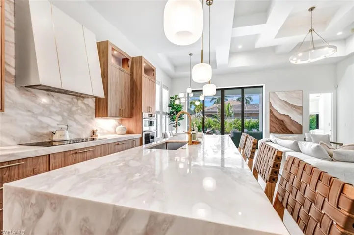 681  93rd N AVE, Naples, FL 34108