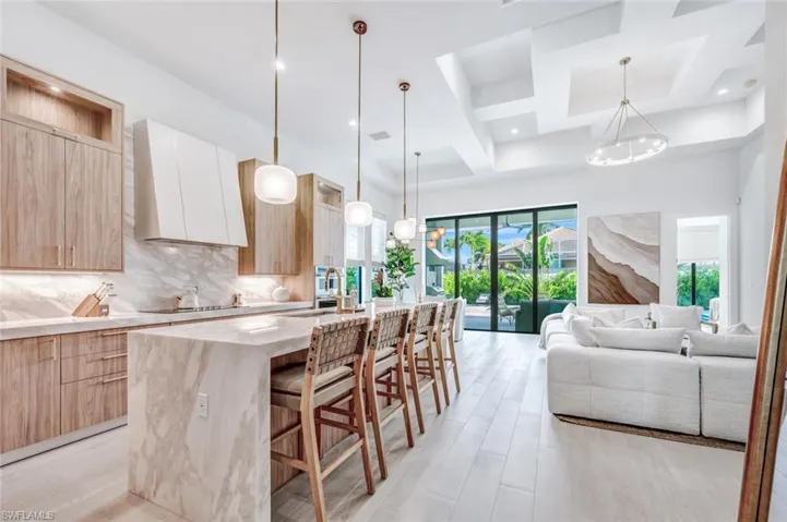 681  93rd N AVE, Naples, FL 34108