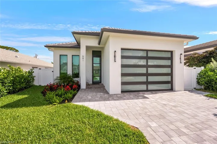 681  93rd N AVE, Naples, FL 34108
