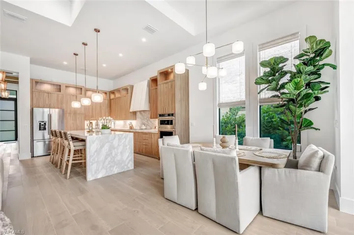681  93rd N AVE, Naples, FL 34108
